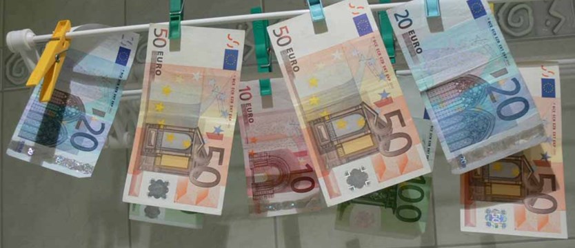 100 tysięcy euro w Dunaju