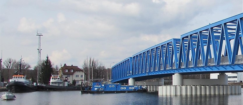 Żegluga pod mostem Brdowskim