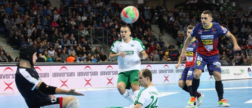 Futsal. Radość w Szczecinie, Pogoń '04 wiceliderem
