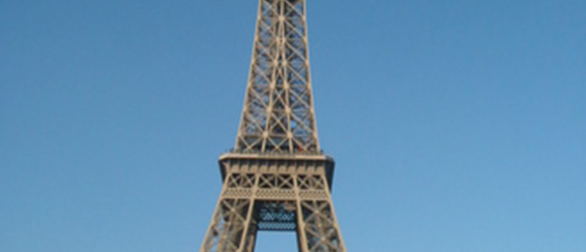 W Paryżu mniej turystów