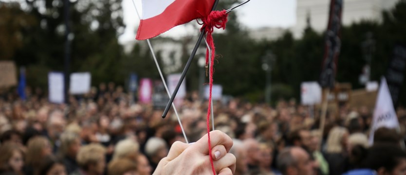 Manifestacja "Żarty się skończyły"  pod Sejmem