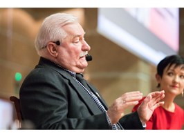Wałęsa: "Nie ma komu oddać władzy"