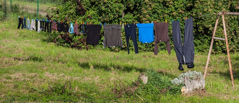 Dlaczego po praniu ubrania są zniszczone?