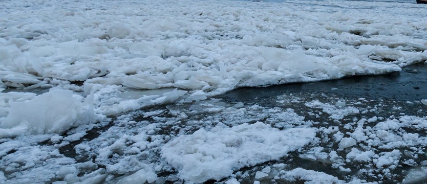 Pod trzema osobami załamał się lód, jedna nie żyje
