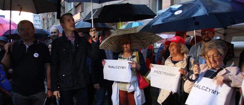Protest pod sądem. My się deszczu nie boimy