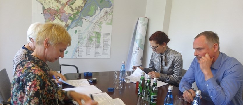 Podpisali umowę na nową drogę w gminie Kołbaskowo