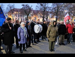Solidarnie z sędziami. Demonstrowali pod sądem w Szczecinie