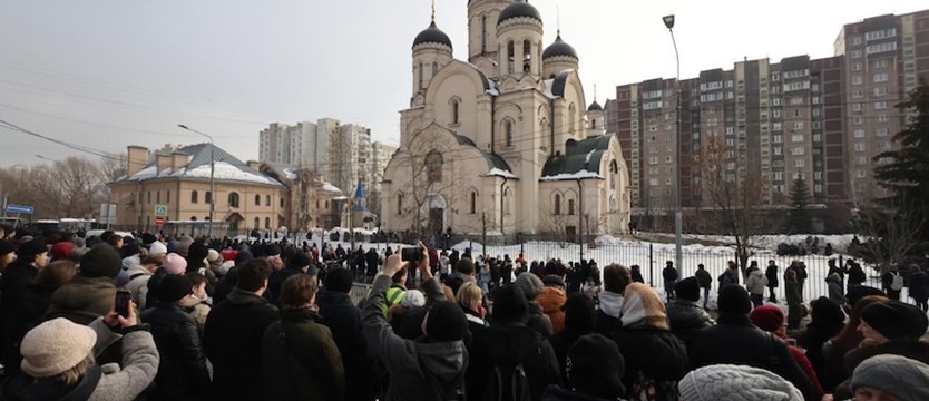 Aleksiej Nawalny został pochowany w Moskwie; na pogrzeb ściągnęły tysiące osób