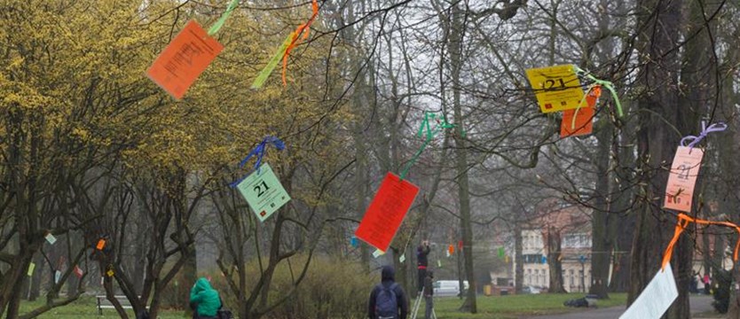 Święto Poezji w Szczecinie. Wiersze „zakwitły” w parku Żeromskiego