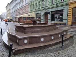 Rozbiórka fontanny na deptaku Bogusława