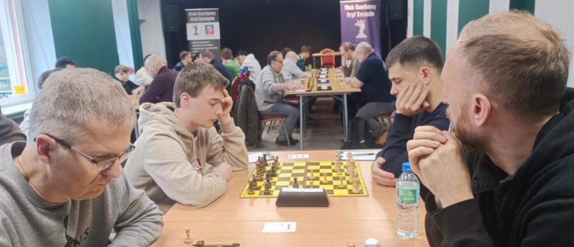 Szachy. Mistrzostwa Szczecina na Skolwinie. Walczy nawet Chilijczyk!