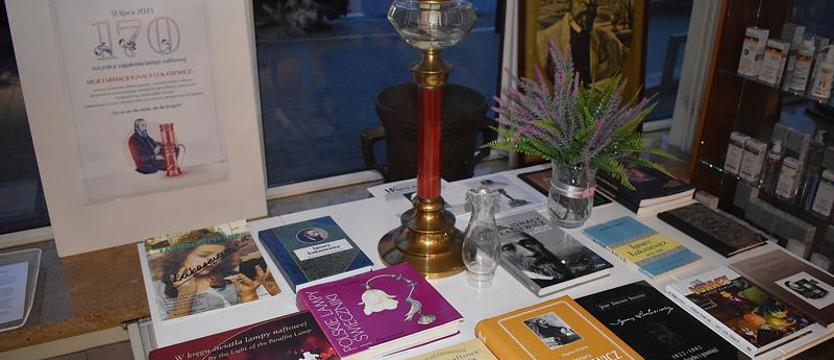 Człowiek, który rozświetlił mrok nocy 