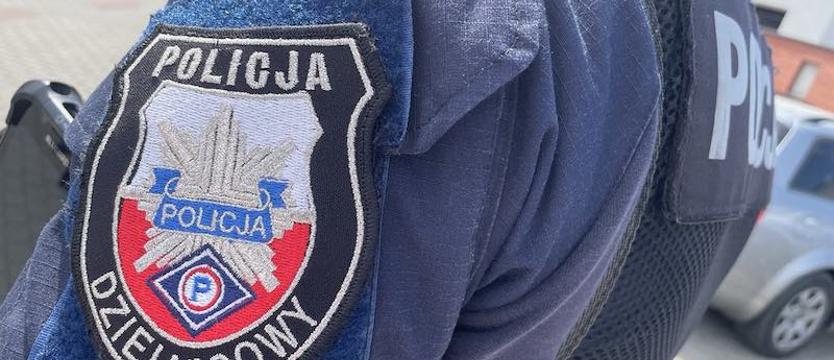 Schowała się w szafce pod zlewem. Myślała, że nikt nie zauważy