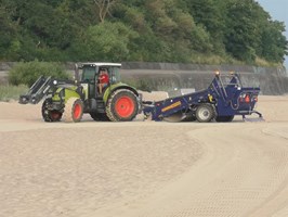 Hiszpańska maszyna sprząta plaże w Rewalu