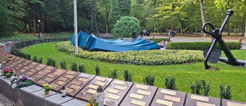 Kontrowersje wokół koloru fal. Trwa remont pomnika „Tym, którzy nie powrócili z morza”.