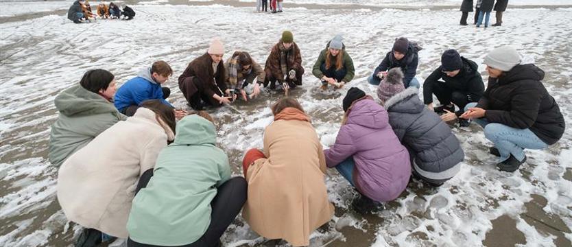 Kolorowy flash mob na Placu Solidarności