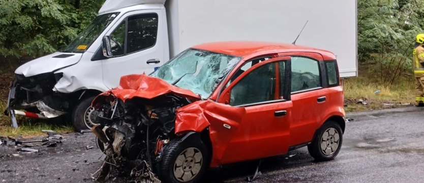 Wypadek pod Sownem. Dwie osoby poszkodowane