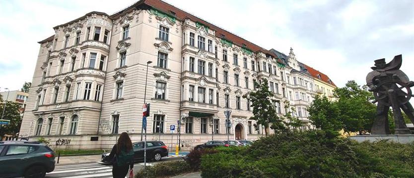 Apartamentowiec w miejscu zabytkowego pustostanu