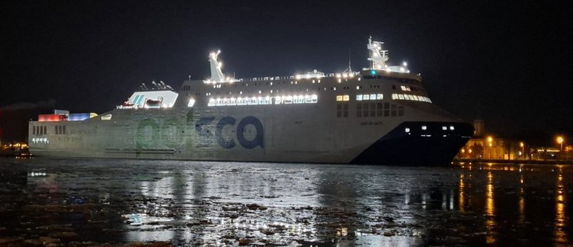 Jantar Unity wyruszył w pierwszy komercyjny rejs na trasie Świnoujście–Trelleborg