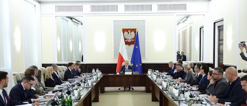 Rząd przyjął projekt budżetu na 2027 r. Na obronę narodową trafi 198,1 mld zł
