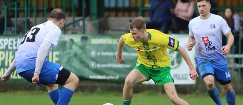 Piłka nożna. Grała IV liga