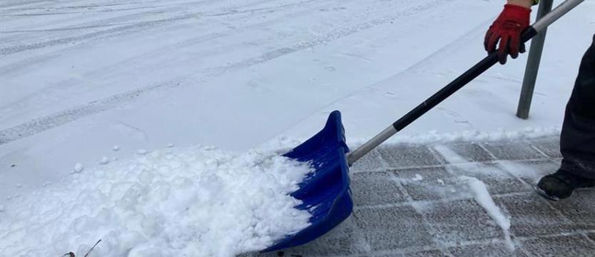 IMGW ostrzega przed prognozowanymi na czwartek opadami, zamieciami śnieżnymi i silnym wiatrem