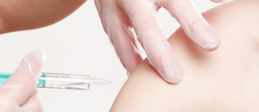 Dworczyk: od piątku zapisy na szczepienia dla osób powyżej 70 lat