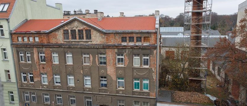 Częściowa rozbiórka komina przy ul. Lenartowicza w Szczecinie