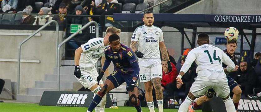 Piłka nożna. Pogoń z Radomiakiem - najlepsza obrona kontra John Carver