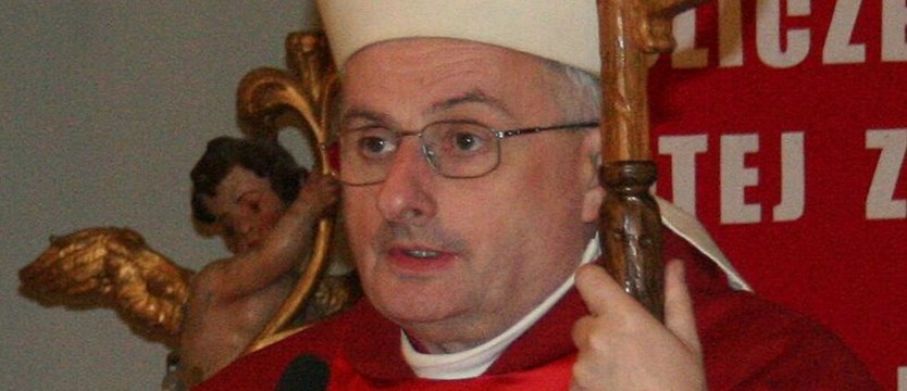 Biskup elbląski: Ksiądz chodzący po kolędzie powinien mieć ze sobą paszport covidowy