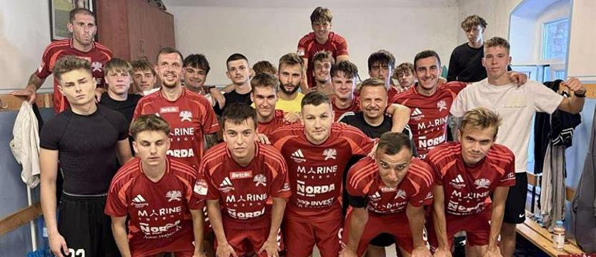 Piłka nożna. Świt i Mirand wygrywają w IV lidze