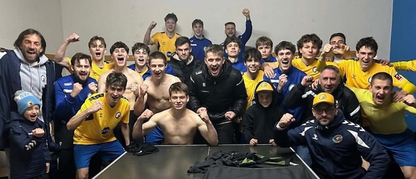 Piłka nożna.  Stal gromi w derbach