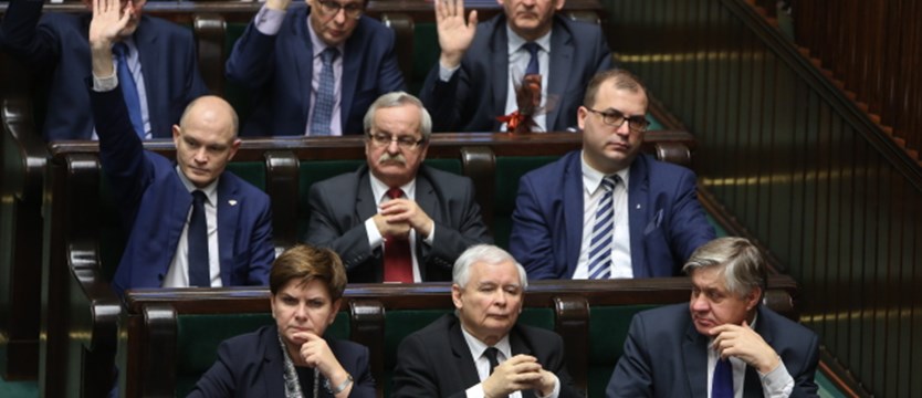 Sejm uchwalił nowelizację ustawy o TK autorstwa PiS