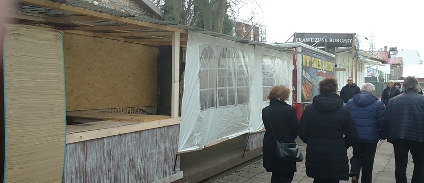 Obskurnie na promenadzie