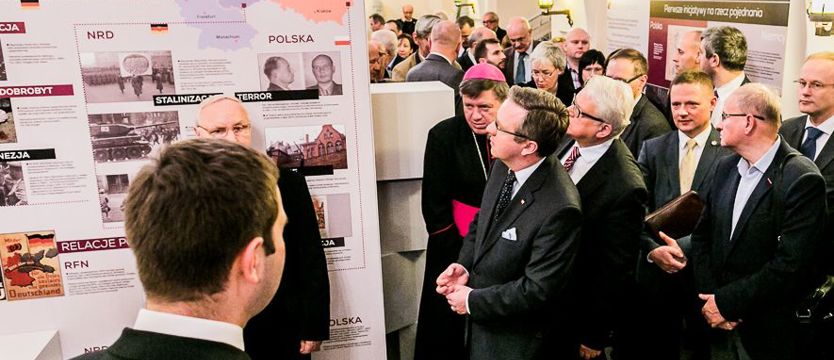 Stosunki na rozdrożu