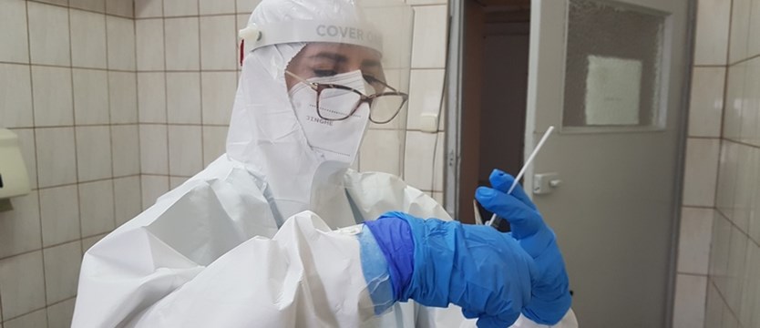 W czwartek niemal 70 nowych przypadków koronawirusa w regionie. Trzy osoby zmarły