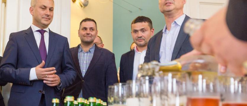 Parlamentarzyści się meblują