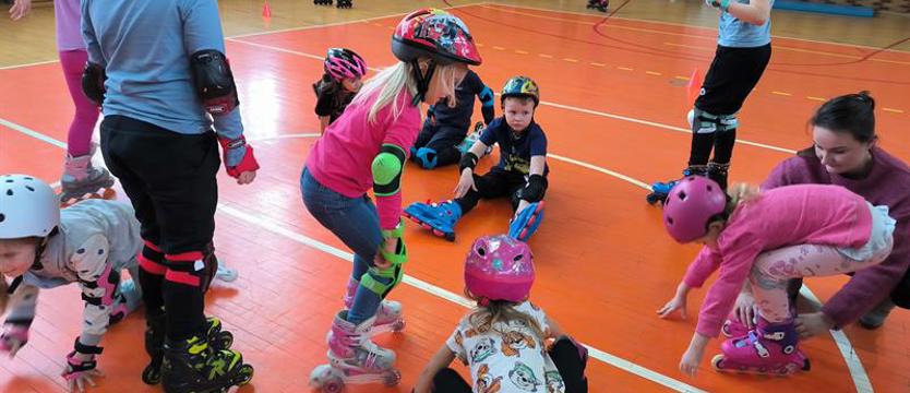 Przed rolkowym sezonem pokazali jak zacząć i jeździć bezpiecznie