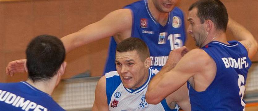 Nowy trener i połowa składu