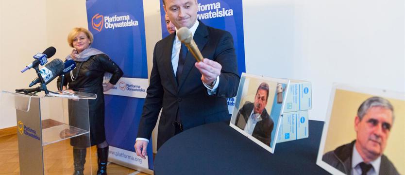 Poseł PO rozdaje nagrody