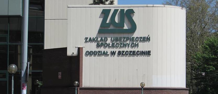 Zamiast leżeć w łóżku, pracują u innego pracodawcy