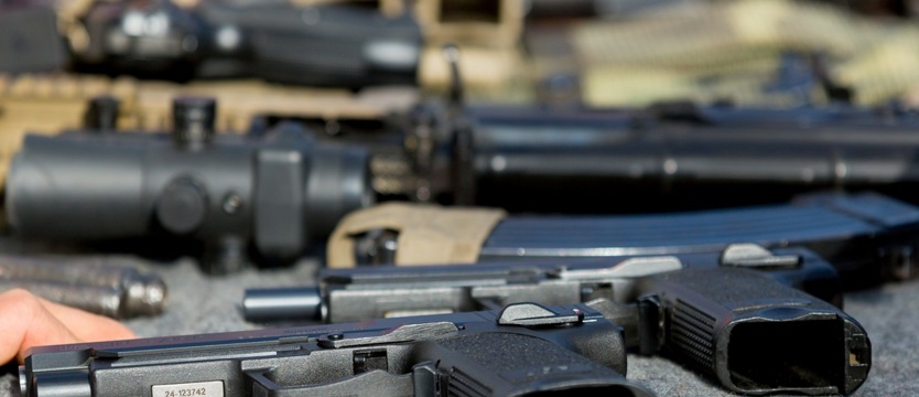 Kobieta walcząca o prawo do broni postrzelona