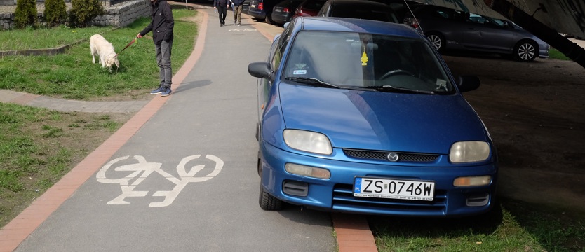 Parkują na ścieżce