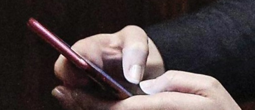 Dyspozytor przed katastrofą grał na smartfonie