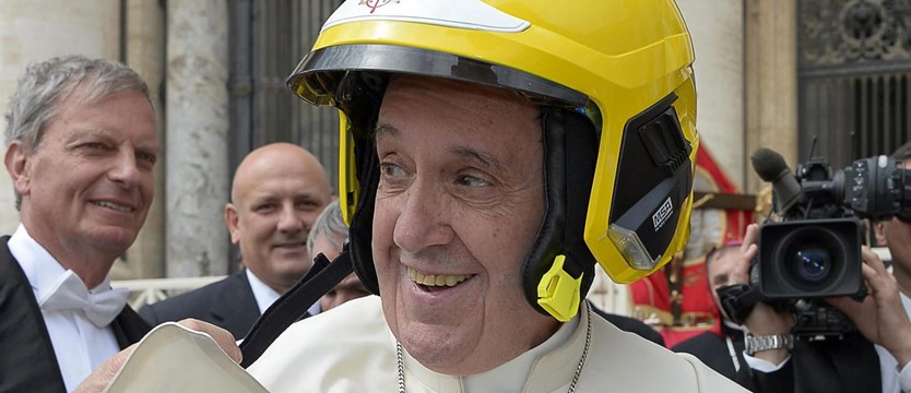 Papieski kask strażacki