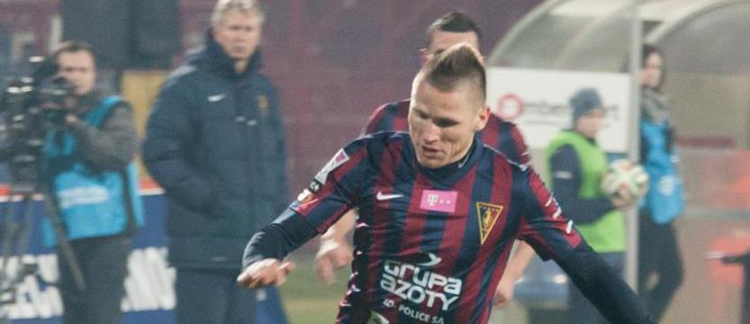 Piłka nożna. Trudne zadanie nowych obrońców