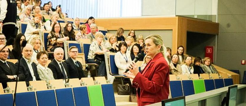 Minister Nowacka spotkała się ze szczecińskimi nauczycielami i przekonywała do reformy edukacji