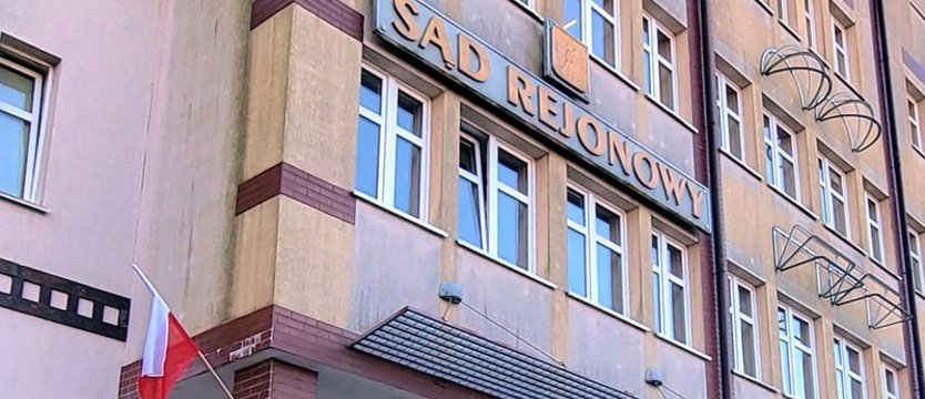 Siedem lat po śmierci dwóch spadochroniarek proces organizatora skoku jest powtarzany