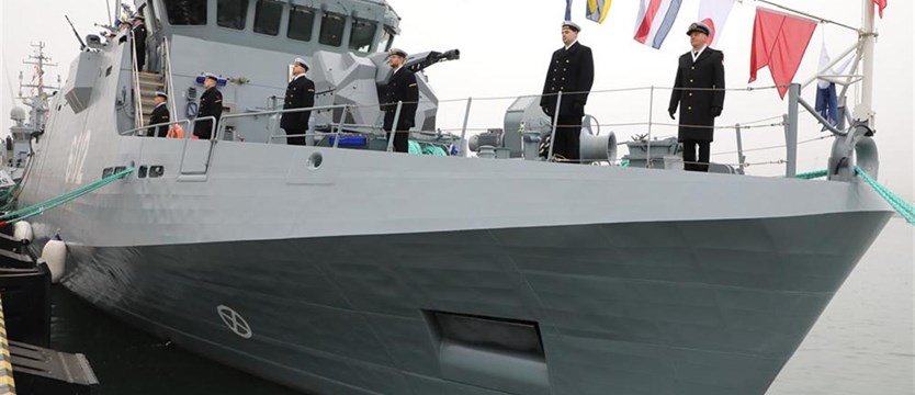 ORP Albatros wszedł do służby. Podniesienie bandery na nowym niszczycielu min