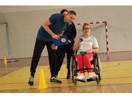 Wielkie emocje i sportowa rywalizacja. III Zawody Sportowe Dzieci i Osób Niepełnosprawnych na wózkach inwalidzkich w Nowogardzie